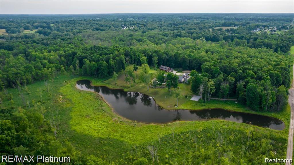 1286 Gray Fox Court, Howell, MI 48843 — Photo 38