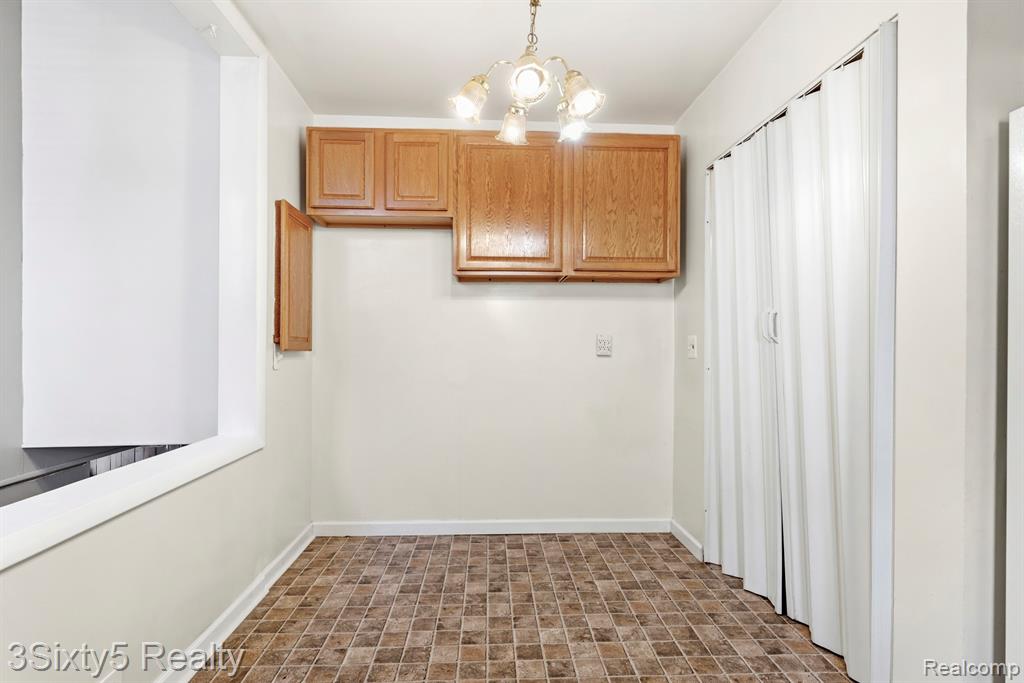 460 Manatee Avenue, Hazel Park, MI 48030 — Photo 6