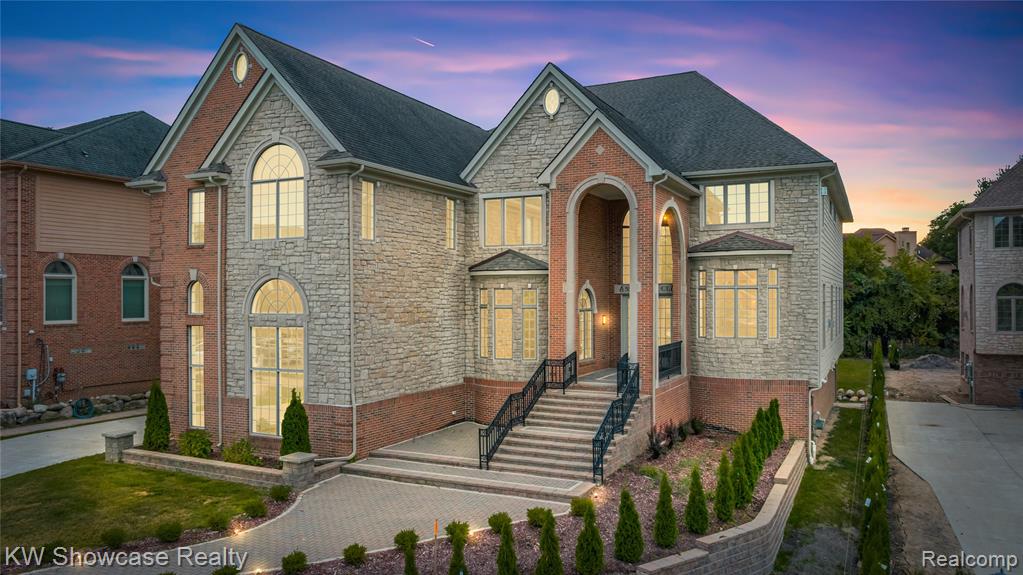 5512 Essex Court, West Bloomfield, MI — front exterior