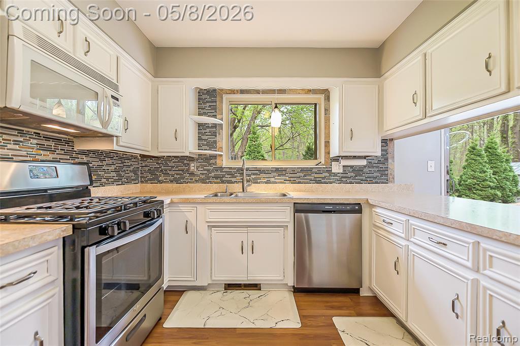 7584 Brookview Court, Brighton, MI 48116 — Photo 16