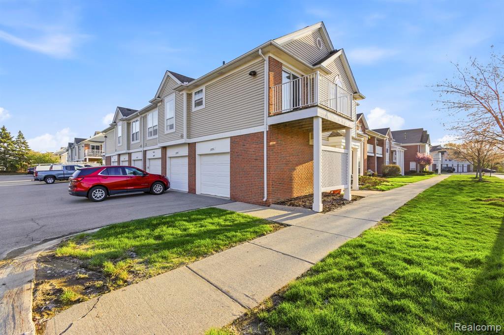 16556 Radison Drive, Macomb, MI 48044 — Photo 2