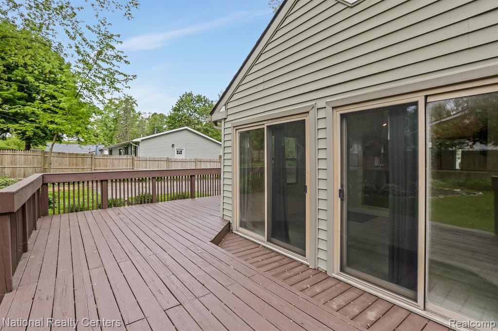 330 BEACHWAY Street, Whitmore Lake, MI 48189 — Photo 9