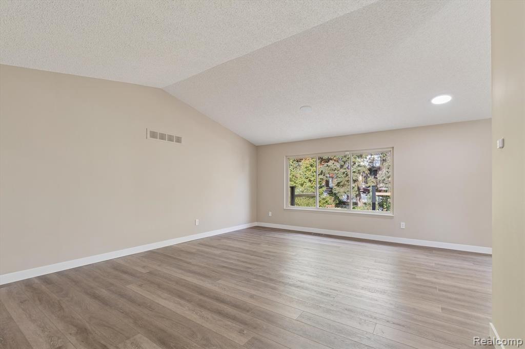 634 Lockport Road, Rochester Hills, MI 48307 — Photo 20