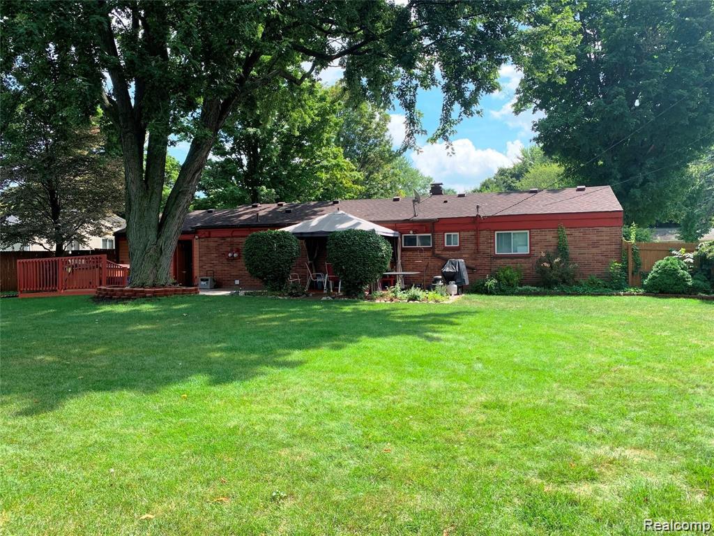 1693 Ashstan Drive, Walled Lake, MI 48390 — Photo 19
