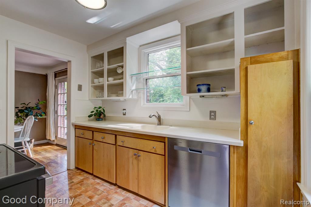 4246 Elmwood Avenue, Royal Oak, MI 48073 — Photo 2