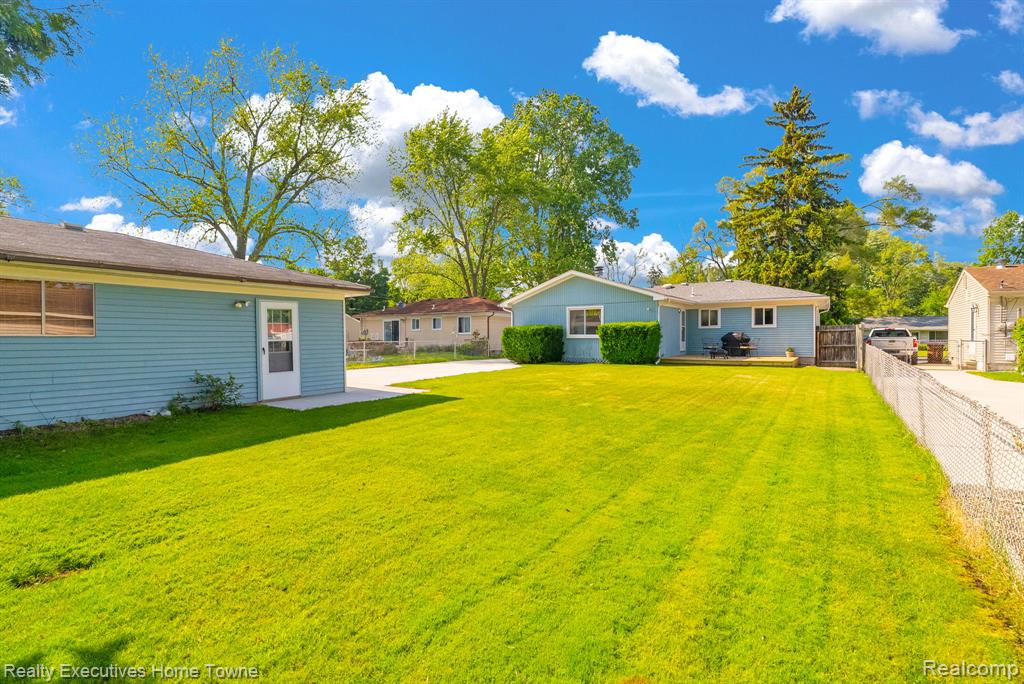 8540 Russell Street, Shelby Twp, MI 48317 — Photo 39