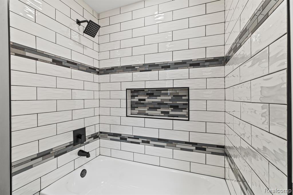 8044 E MORROW Circle, Detroit, MI 48204 — Photo 16