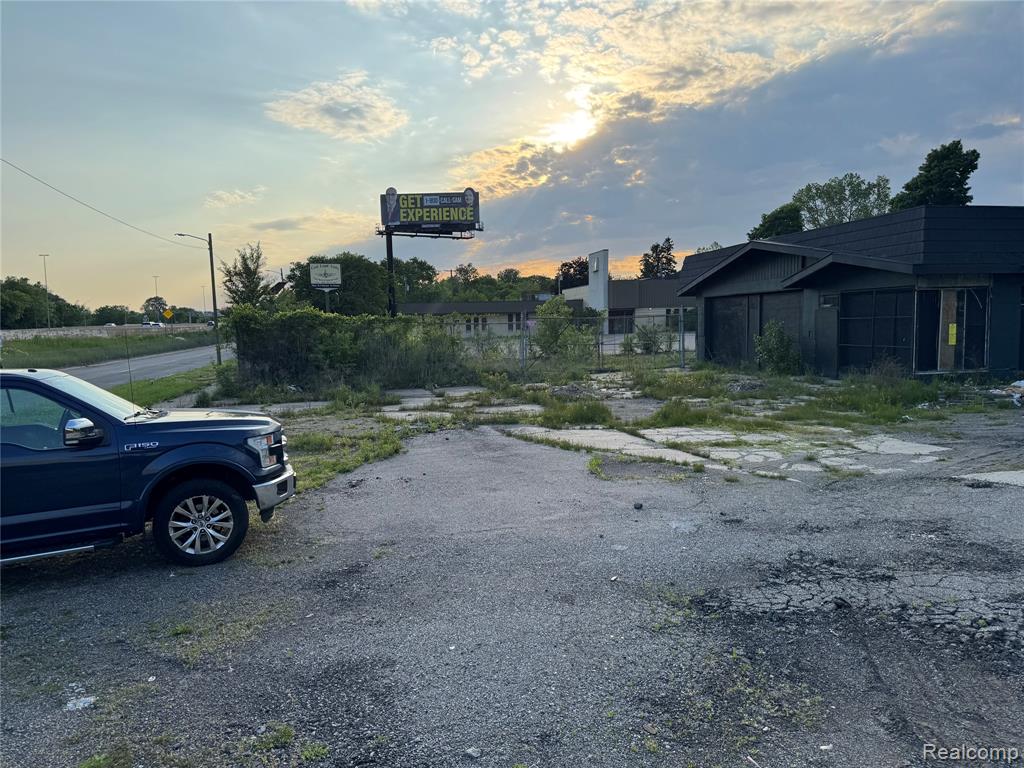 22400 SCHOOLCRAFT, Detroit, MI 48223 — Photo 9