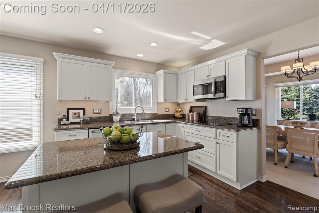 5010 Lake Vista Drive, West Bloomfield, MI 48323 — Photo 6