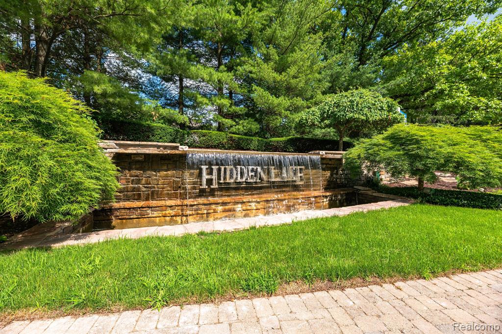 10769 CLIFFVIEW Drive, South Lyon, MI 48178 — Photo 76