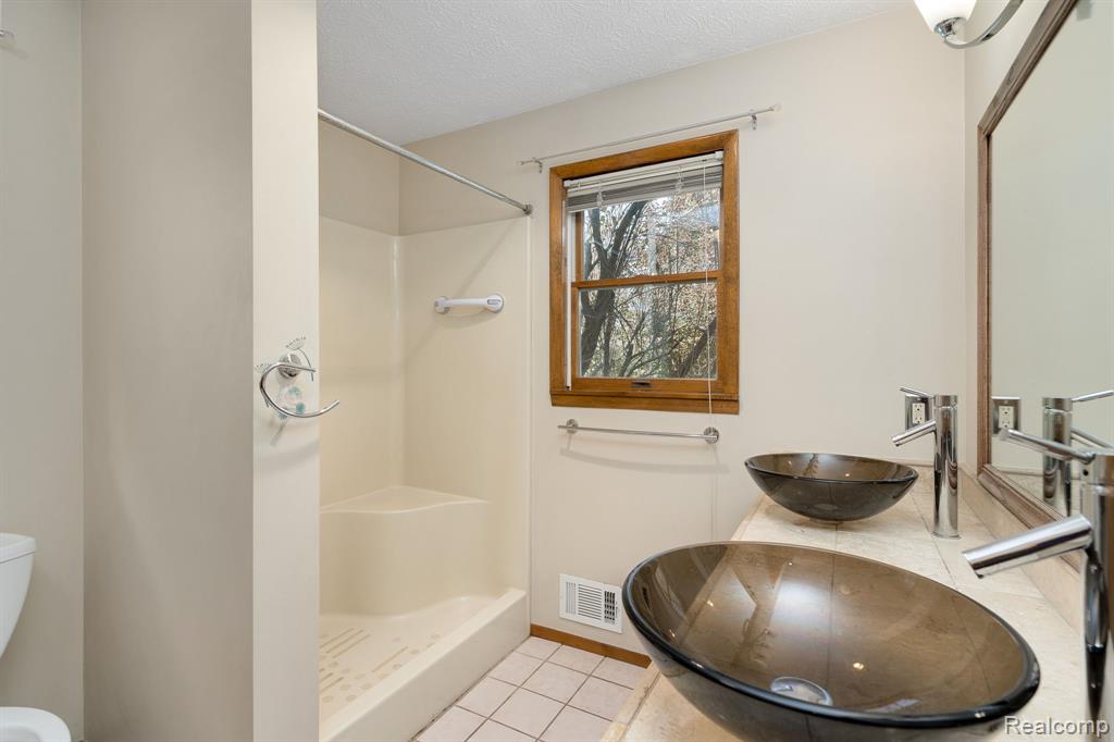 9721 Klais Road, Clarkston, MI 48348 — Photo 25