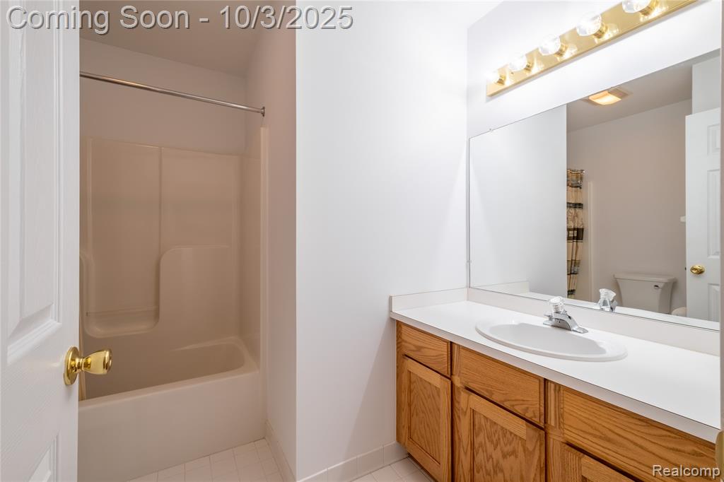 10456 Viewtop Court, Hartland, MI 48353 — Photo 14