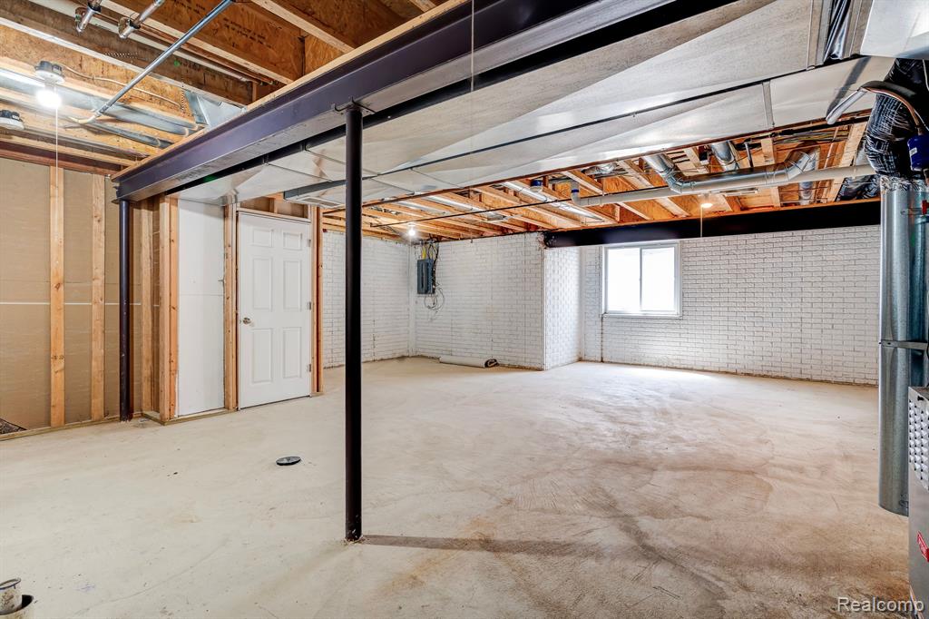 41211 N MAPLEWOOD Drive, Canton, MI 48187 — Photo 44