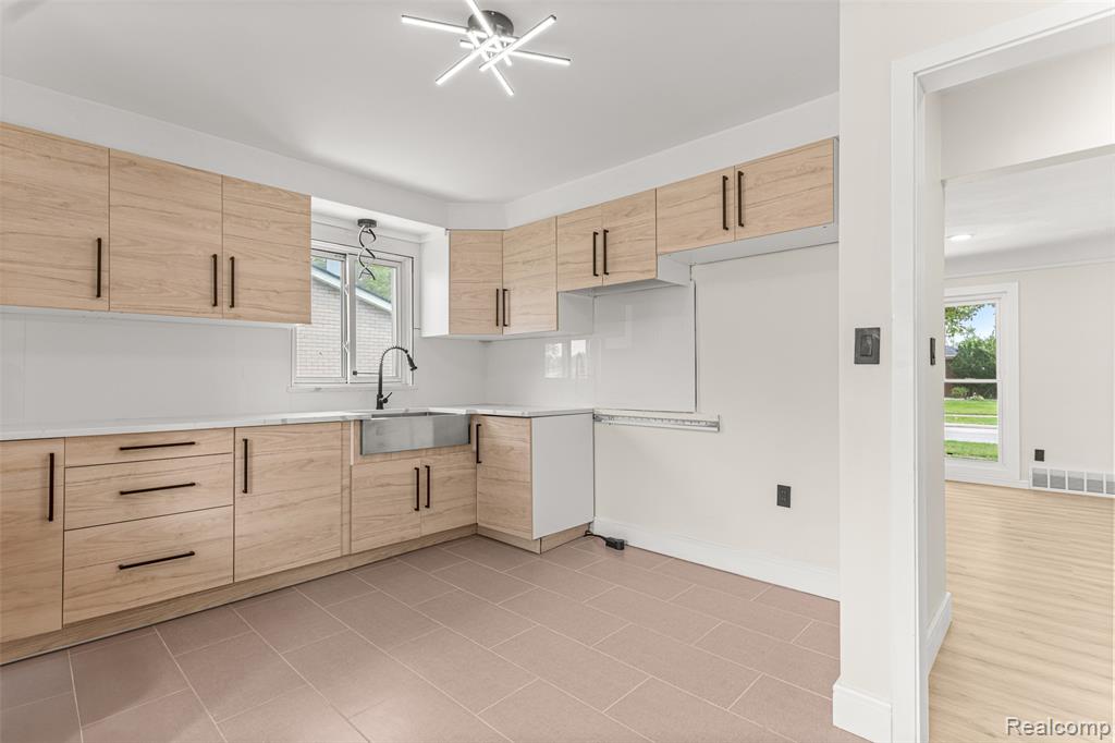 6981 Amboy Street, Dearborn Heights, MI 48127 — Photo 6