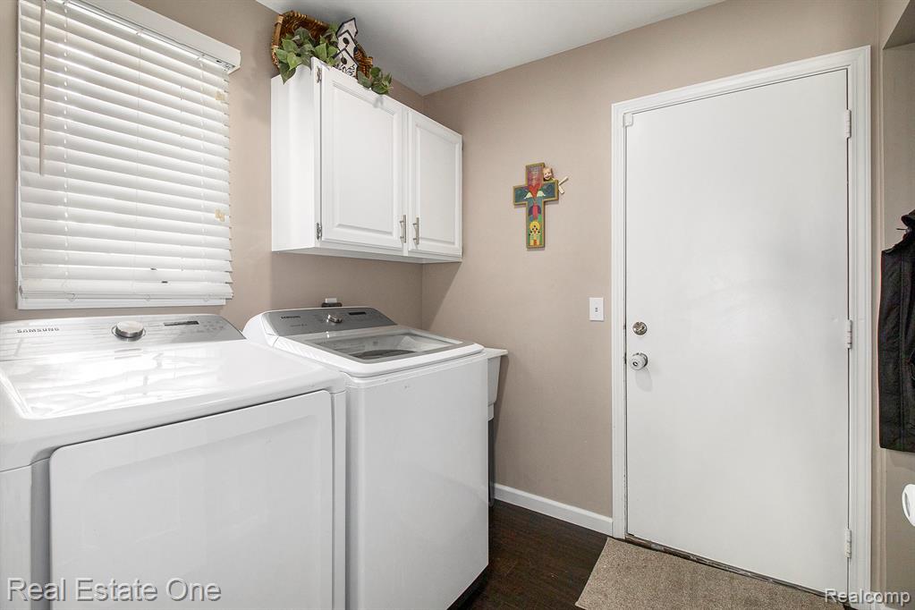 6886 High Oaks Drive, Troy, MI 48098 — Photo 12