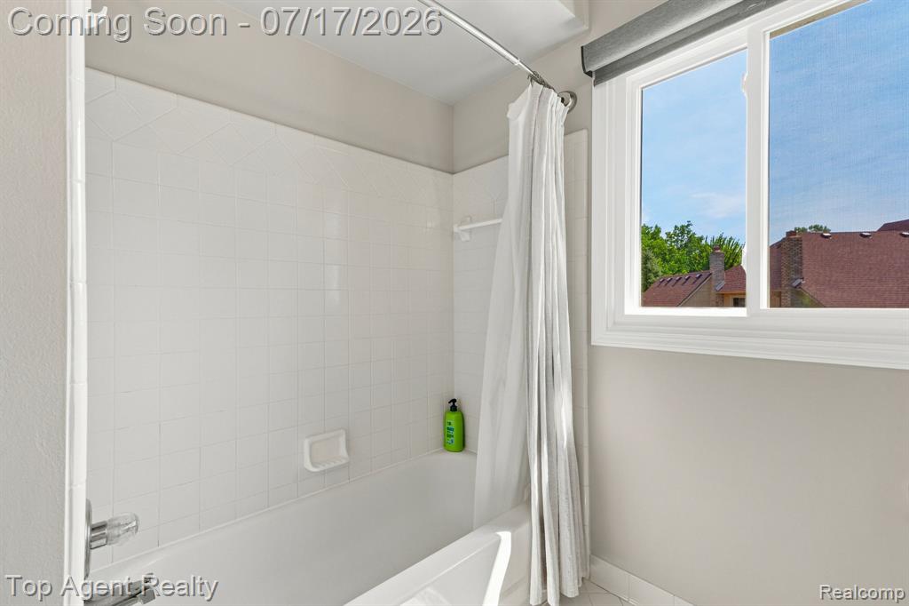 42316 Locklin Drive, Sterling Heights, MI 48314 — Photo 31
