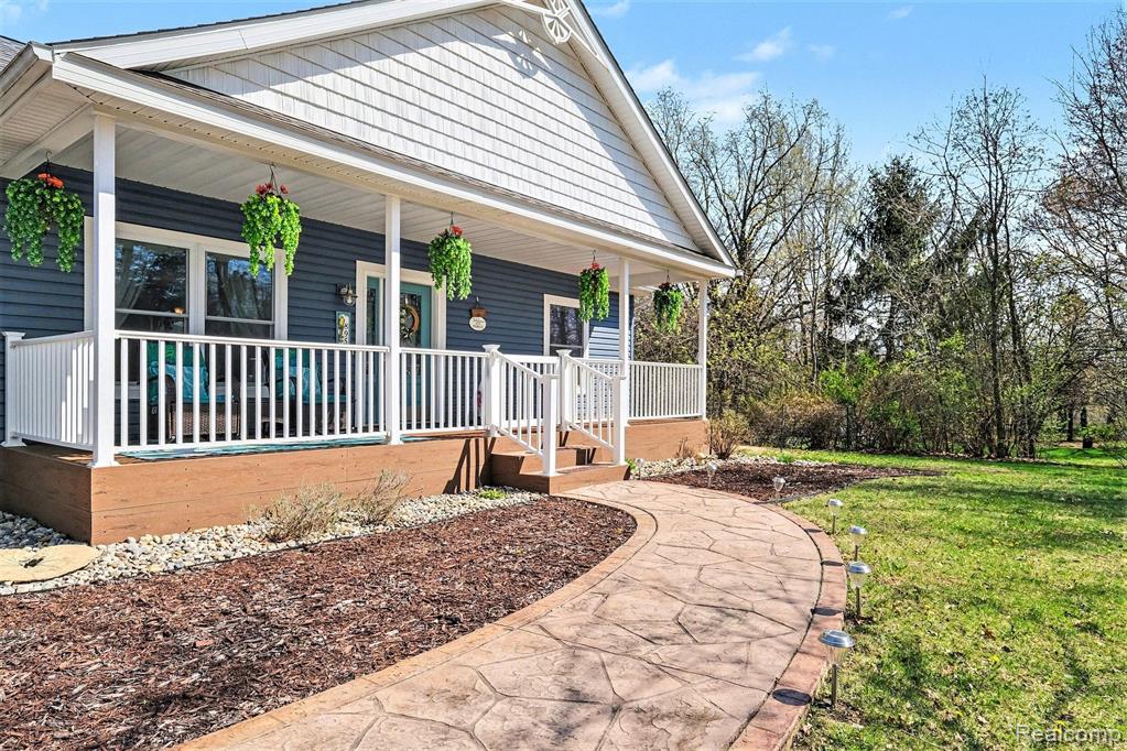 895 E Wardlow Road, Highland, MI 48356 — Photo 2