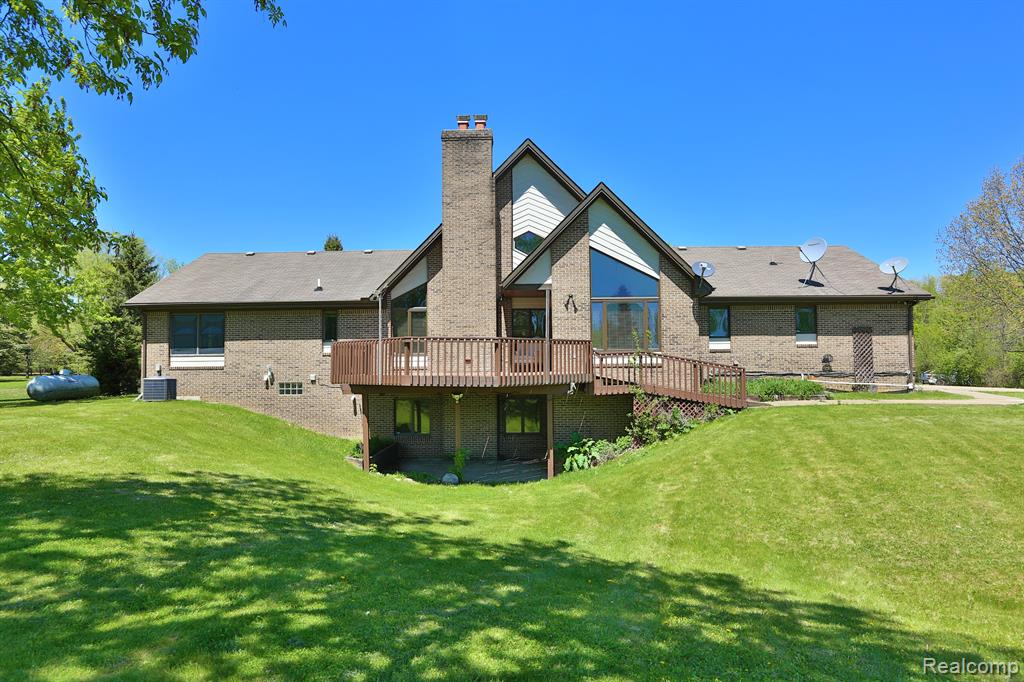 53201 MARANATHA Lane, Wixom, MI 48393 — Photo 2