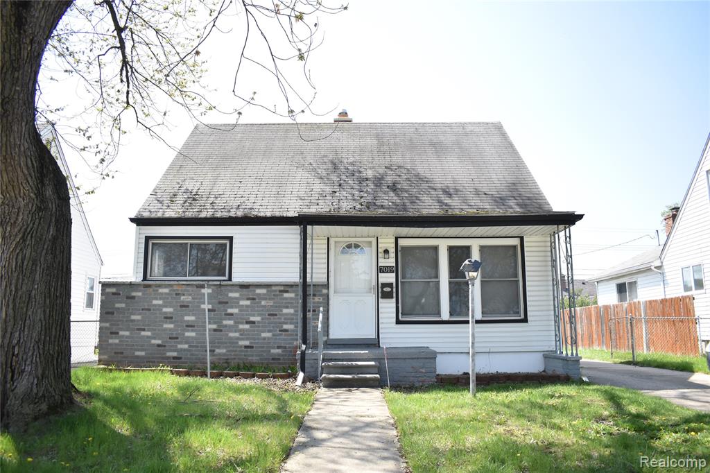 7019 Cardwell Street, Garden City, MI — front exterior