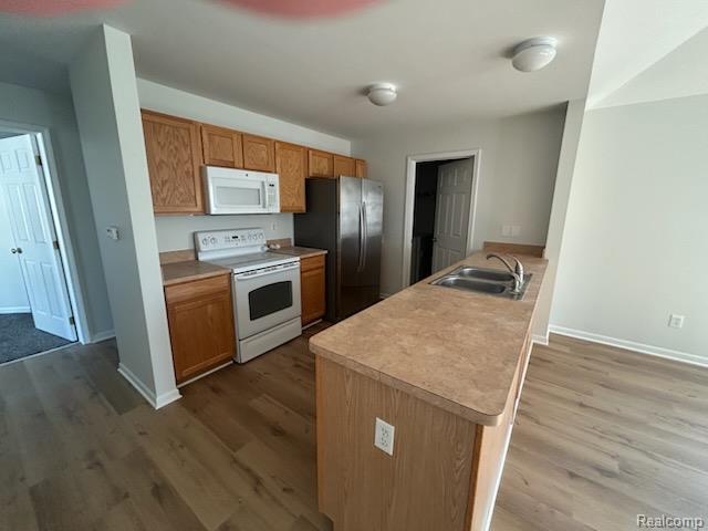736 Amberly Drive, Waterford, MI 48328 — Photo 9