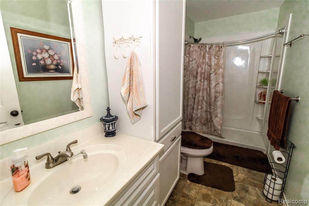 230 E Oregon Street, Lapeer, MI 48446 — Photo 11