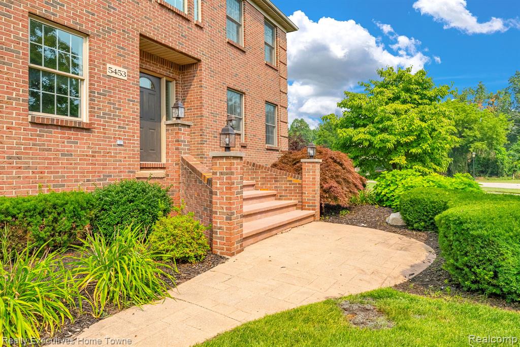 5453 BAYWOOD Drive, Fort Gratiot, MI 48059 — Photo 4