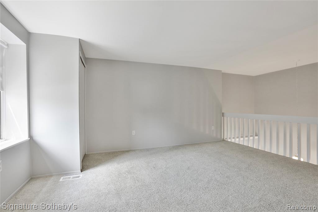 5025 Crooks Road, 42, Royal Oak, MI 48073 — Photo 12