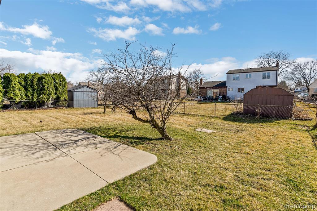 40621 RINALDI Drive, Sterling Heights, MI 48313 — Photo 50
