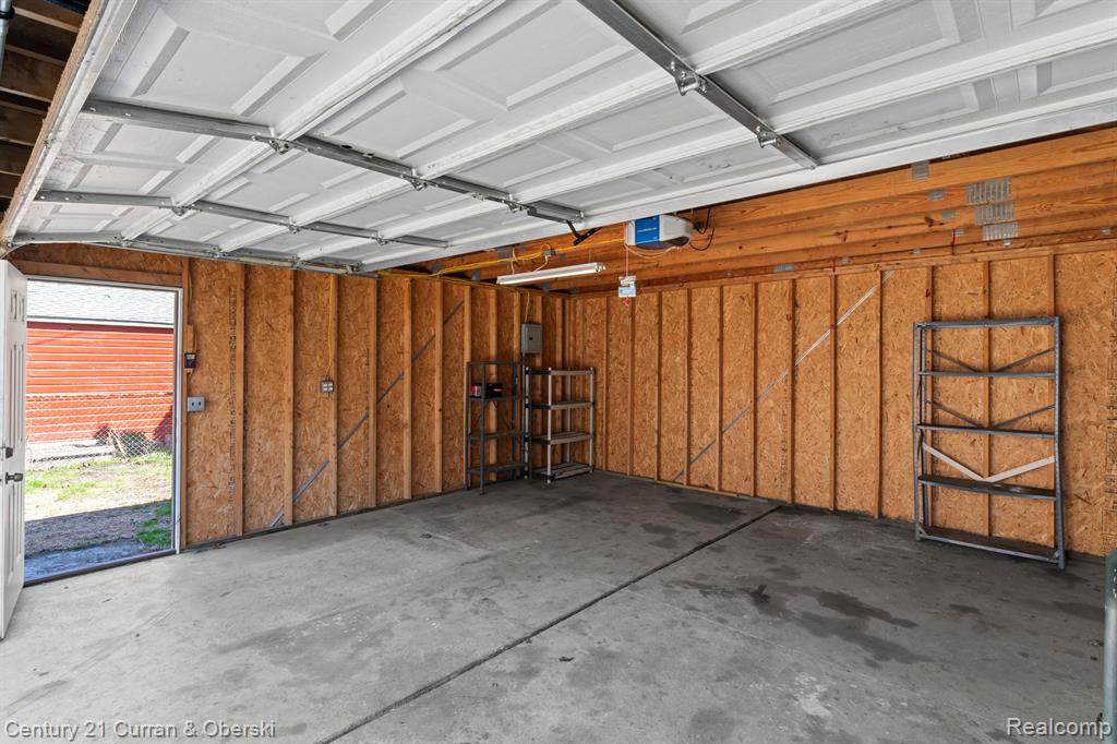 8242 RIVERDALE Street, Dearborn Heights, MI 48127 — Photo 29