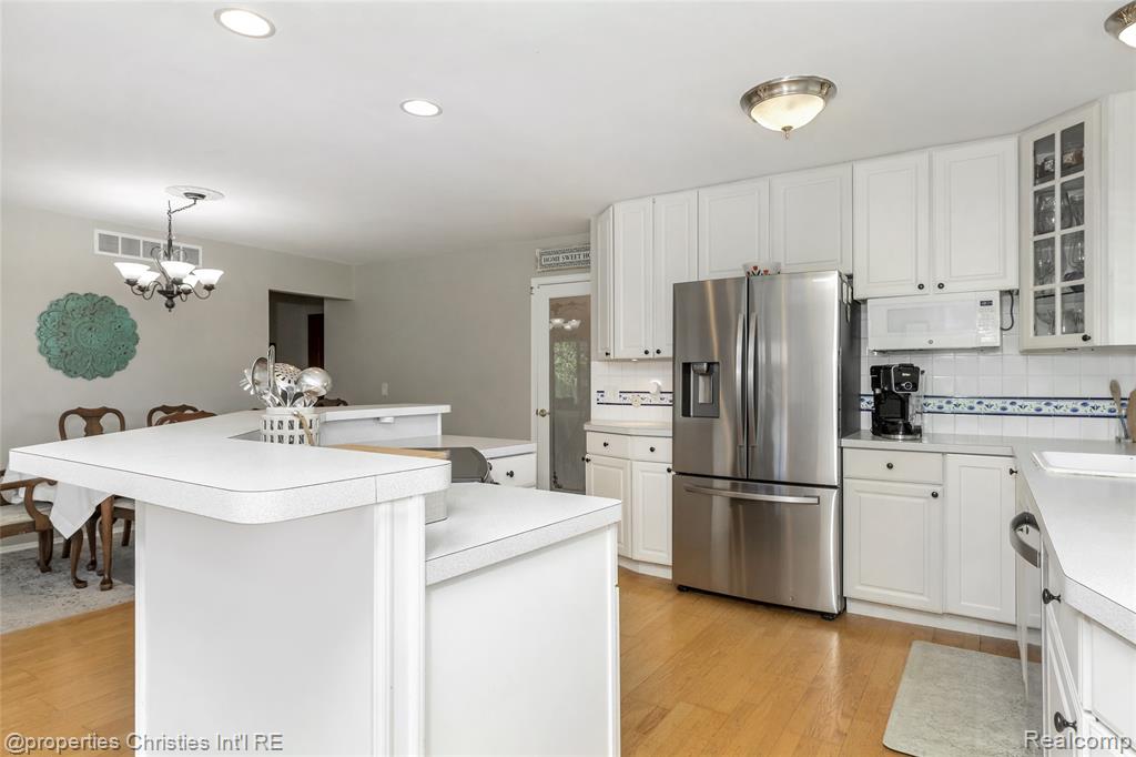 6805 Emerald Shores Drive, Troy, MI 48085 — Photo 11