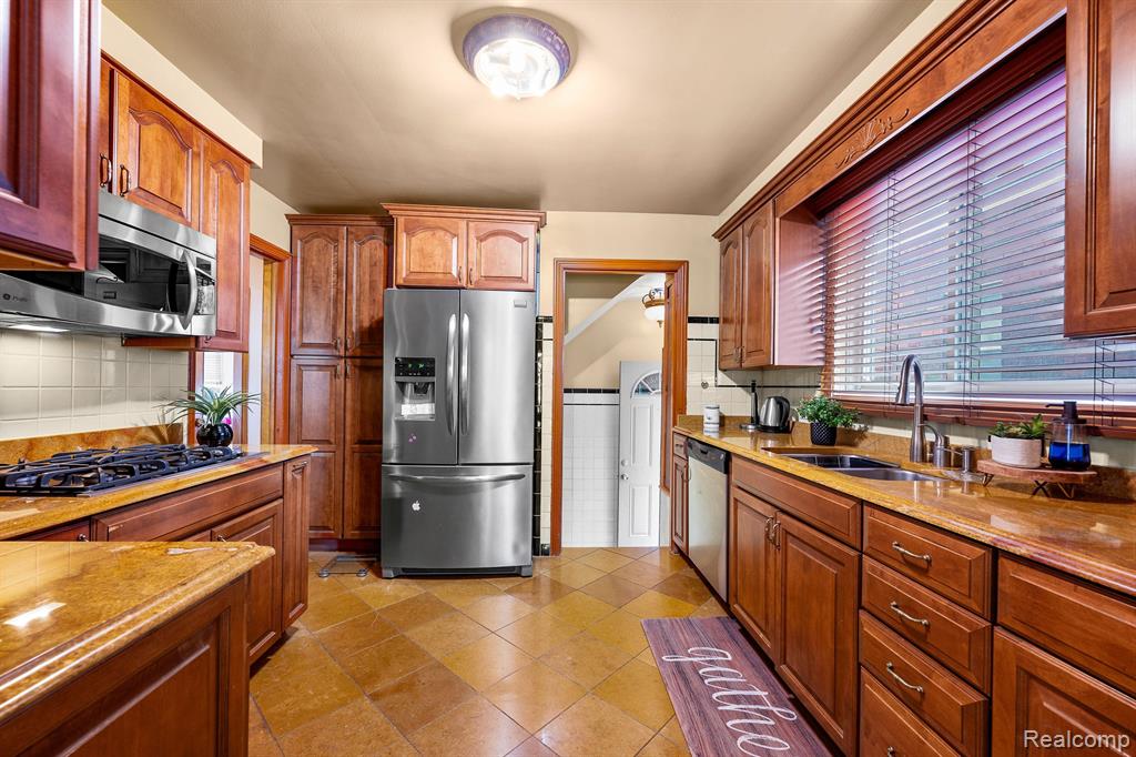 7716 W MORROW Circle, Dearborn, MI 48126 — Photo 21