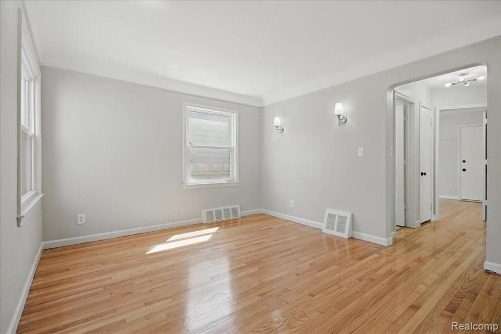 46 E LONGFELLOW Avenue, Pontiac, MI 48340 — Photo 10