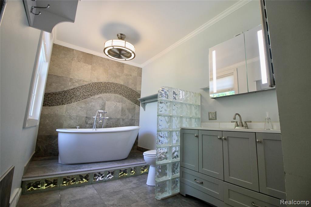 8372 Parshallville Road, Fenton, MI 48430 — Photo 11