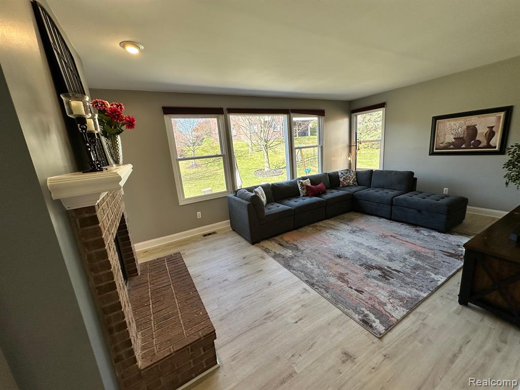 16983 COURVILLE Drive, Northville, MI 48168 — Photo 38