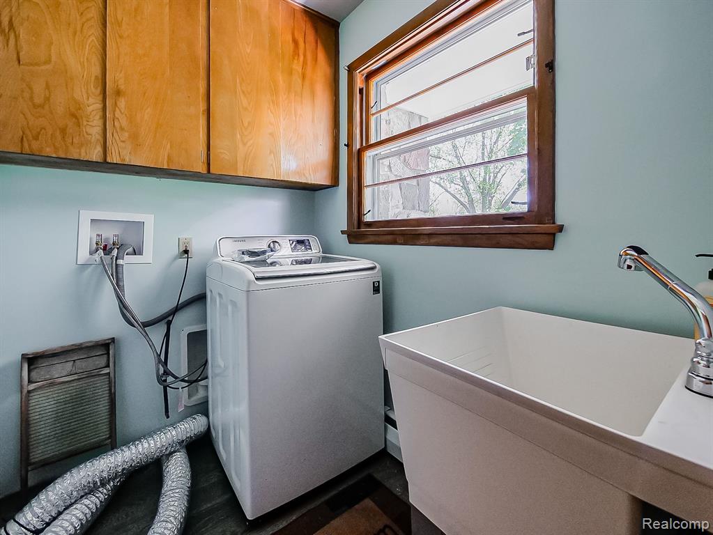 9745 MARSHALL Road, South Lyon, MI 48178 — Photo 11