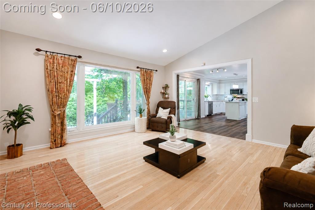 425 Cherry Grove Lane, Walled Lake, MI 48390 — Photo 32