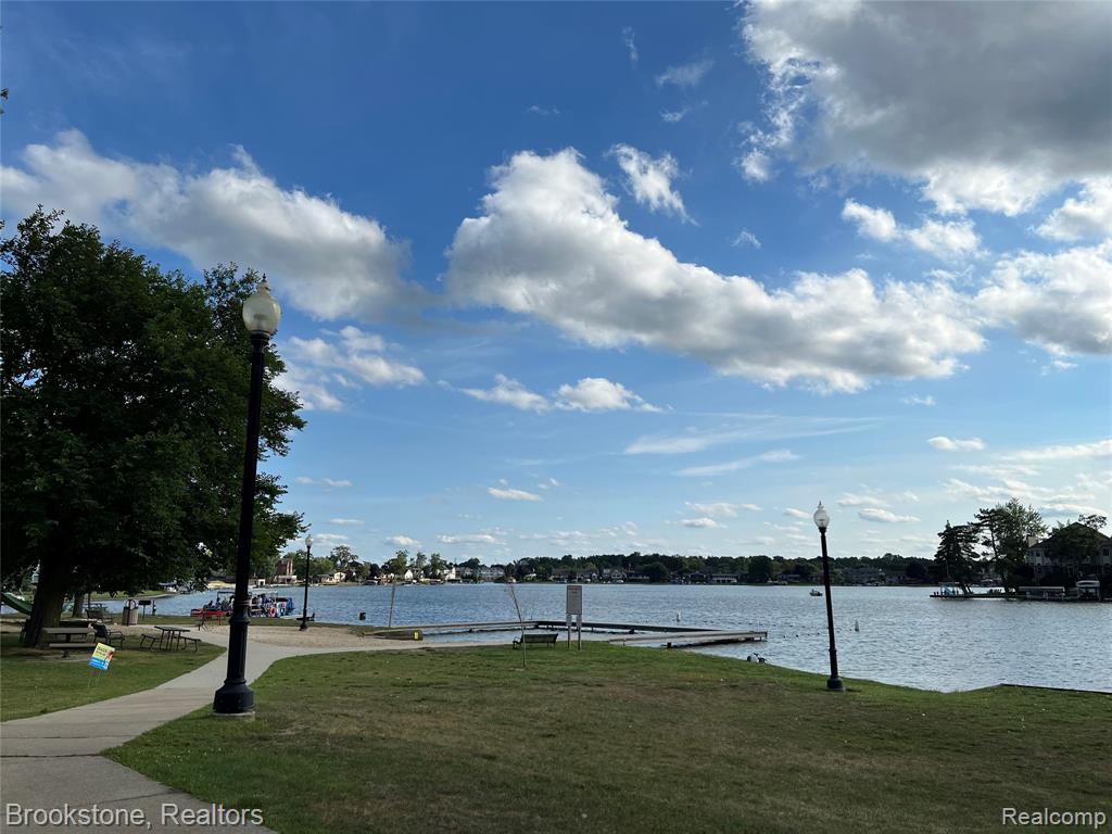 400 E Flint Street, Lake Orion, MI 48362 — Photo 41