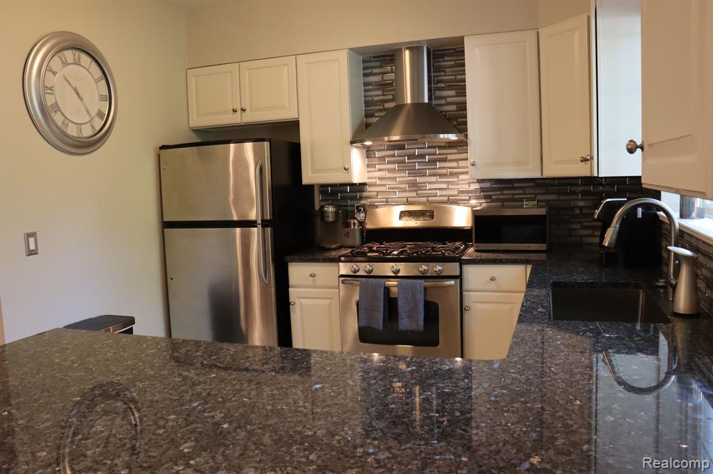 41567 GLADE Road, Canton, MI 48187 — Photo 8