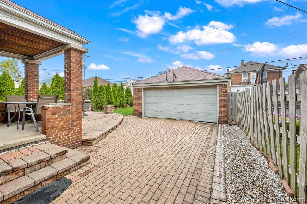 7716 W MORROW Circle, Dearborn, MI 48126 — Photo 7