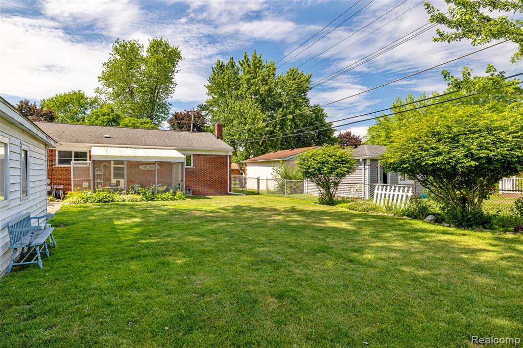 9086 Shannon Drive, Sterling Heights, MI 48314 — Photo 33