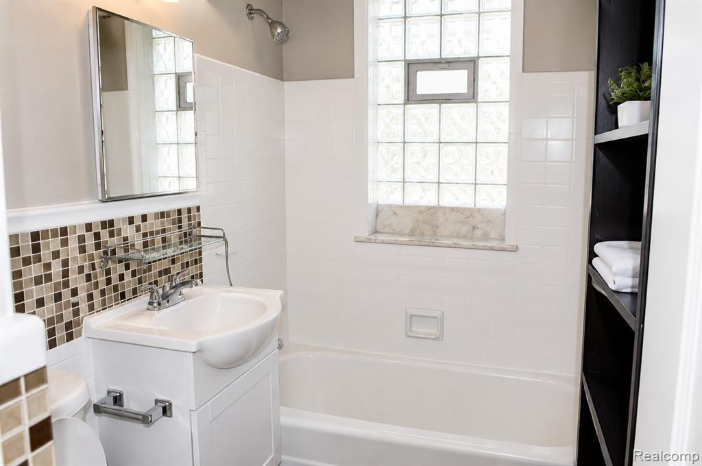 9107 Roselawn Street, Detroit, MI 48204 — Photo 17