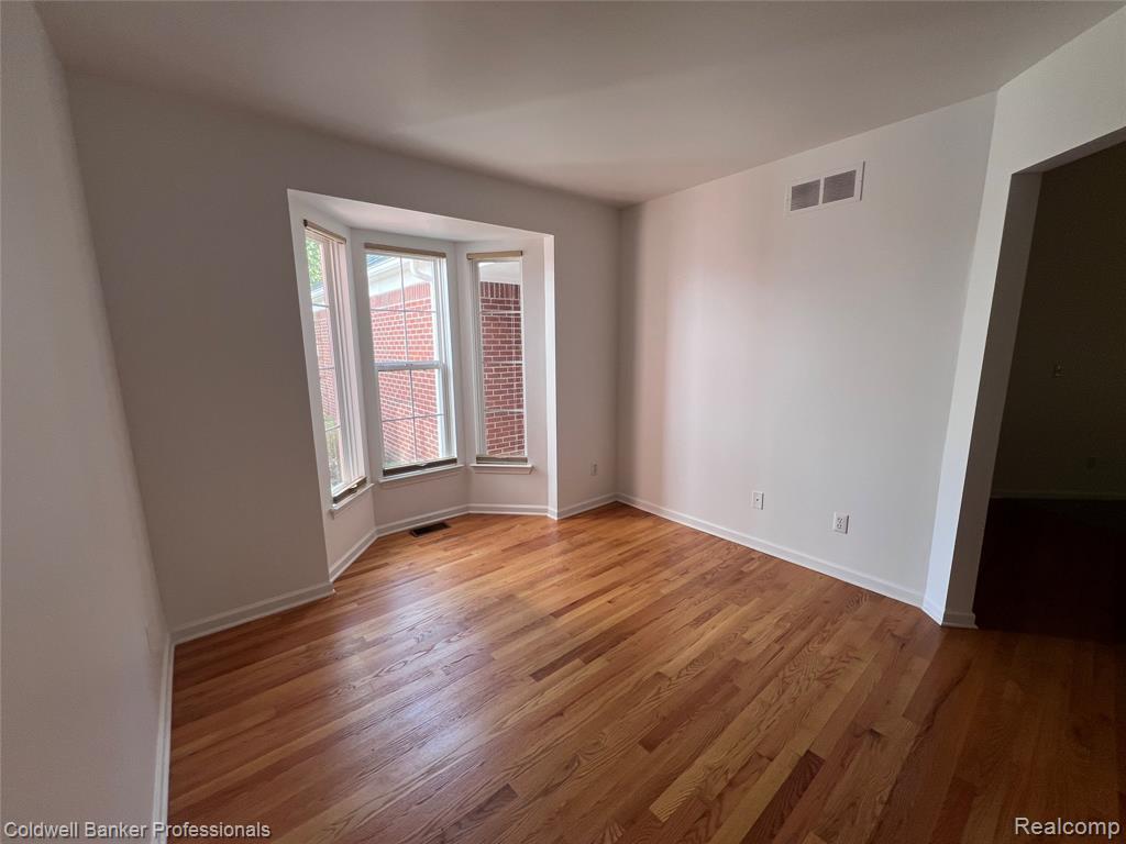 654 Chestnut Drive, Wixom, MI 48393 — Photo 34