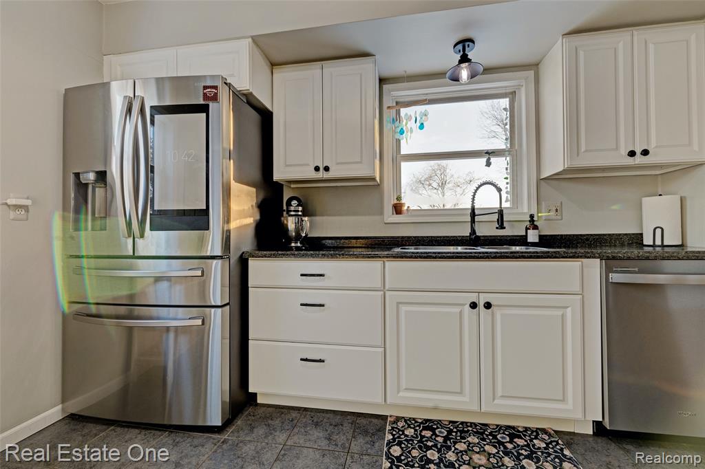 11392 E Carpenter Road, Davison, MI 48423 — Photo 11