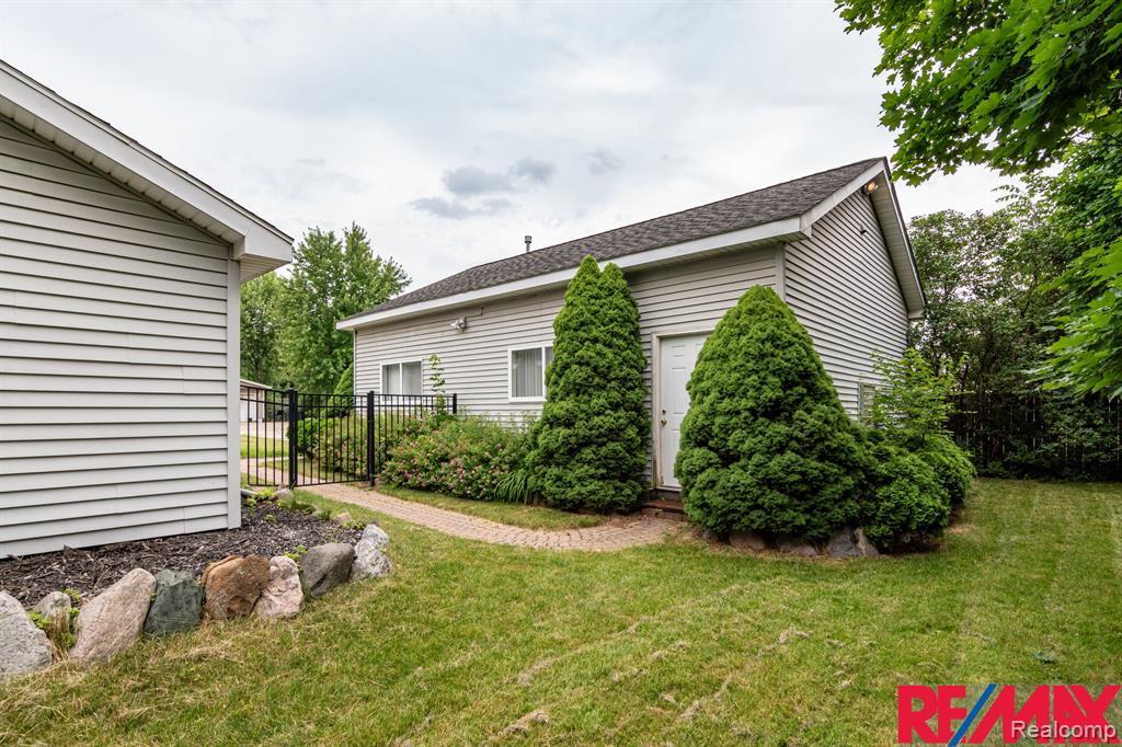 4351 SEEDEN Street, Waterford, MI 48329 — Photo 11