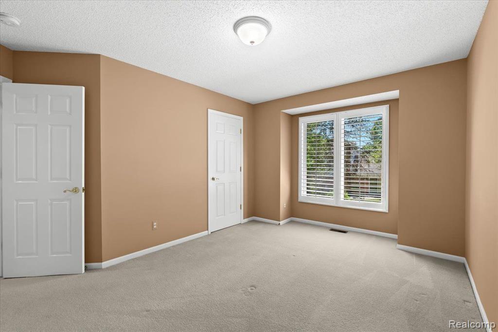 35535 LONE PINE Lane, Farmington Hills, MI 48335 — Photo 24