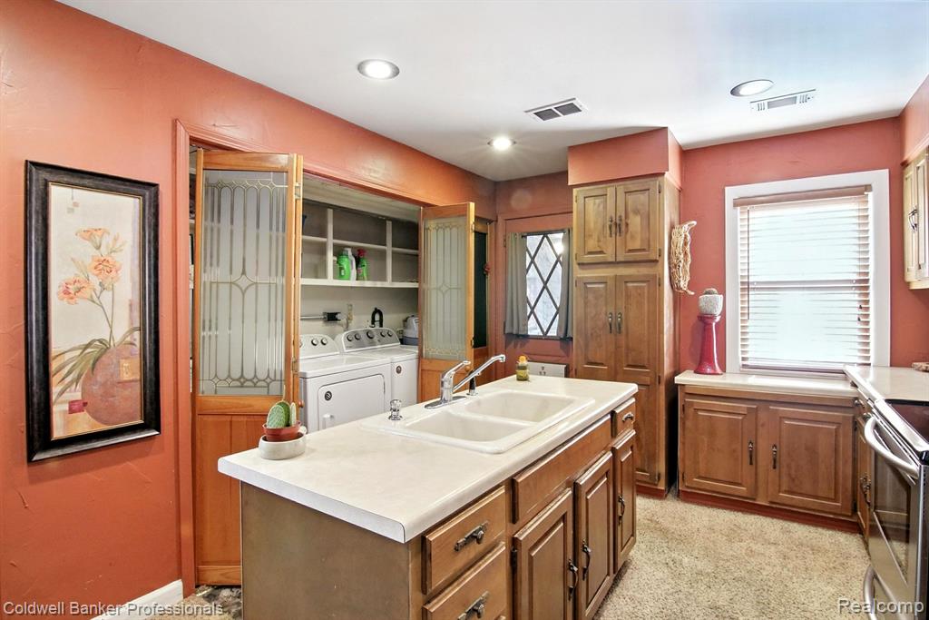 4022 Meigs Avenue, Waterford, MI 48329 — Photo 8