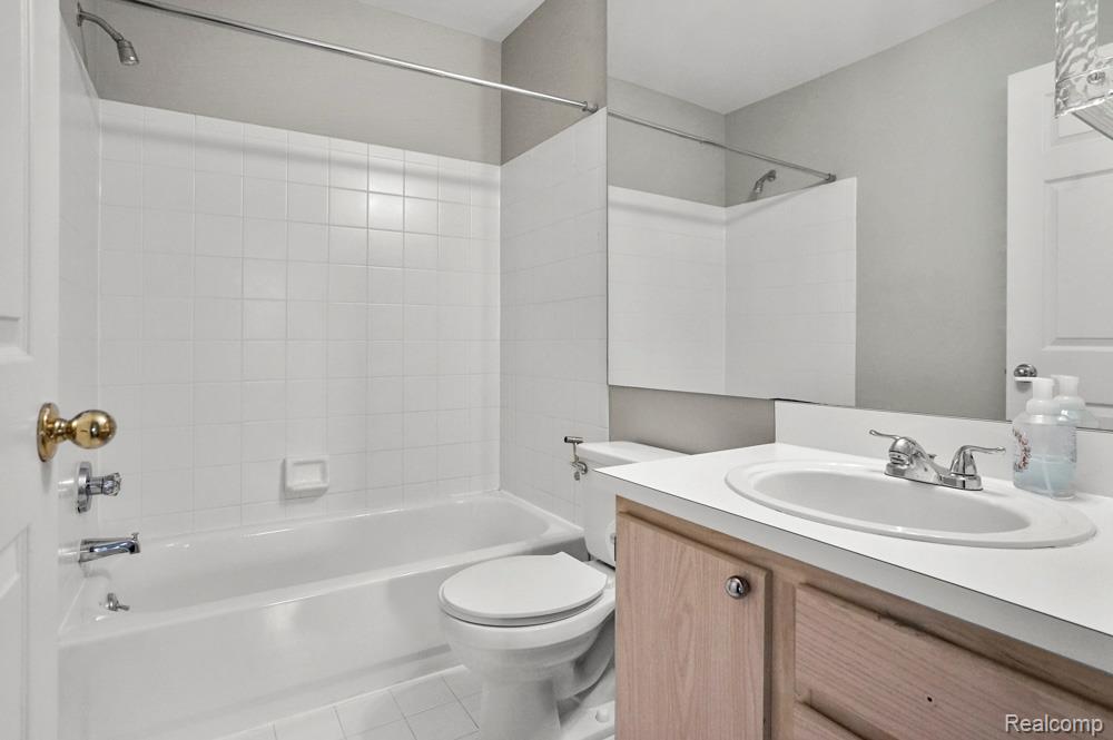 22051 Atlantic Pointe, Farmington Hills, MI 48336 — Photo 17