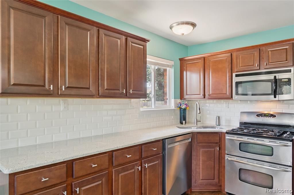 4241 Cooper Avenue, Royal Oak, MI 48073 — Photo 11