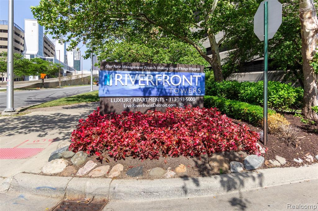 300 W Jefferson Avenue W - Photo 2