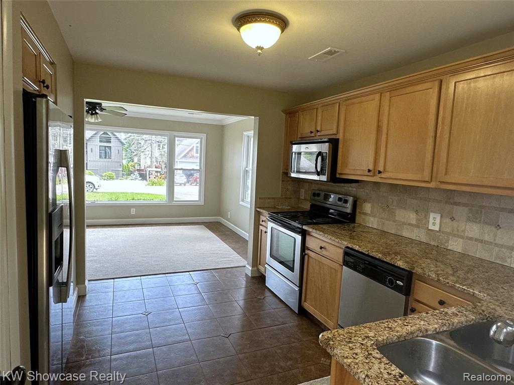 8027 Flagstaff Street, Commerce Twp, MI 48382 — Photo 10